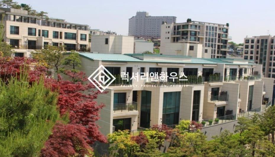 한남동 한남더힐 매봉산을 등진 로얄동 테라스세대 매매 | 연립/아파트 / 고급빌라